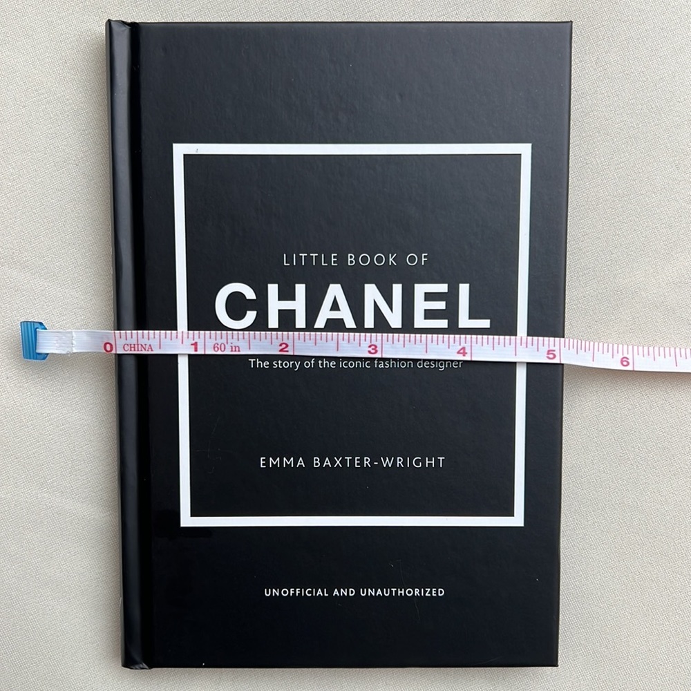Little Book Of Chanel - Picture 7 of 8